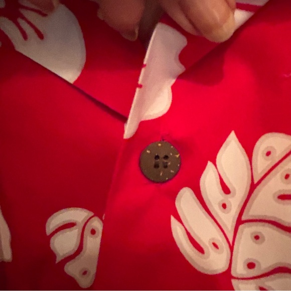 Palm Wave Hawaiian shirt: men’s extra large, red floral hibiscus palm button - Picture 7 of 8